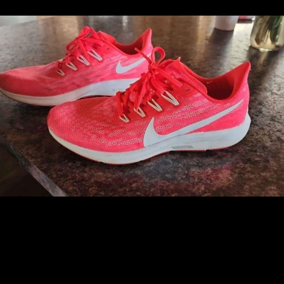 Nike Pegasus running shoes - Picture 2 of 5